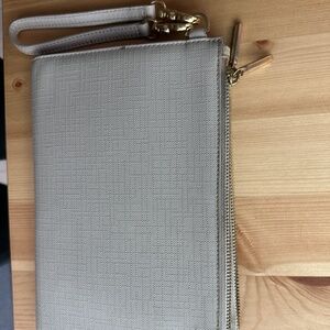 Essentials Clutch - wristlet